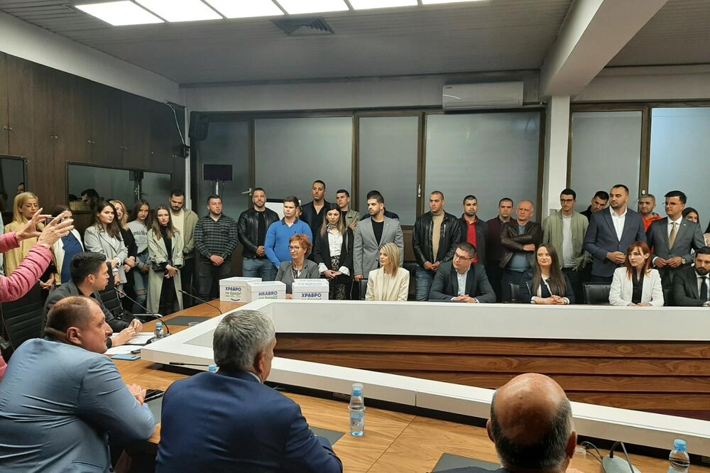 Sa predaje liste, Foto: Nikola Dragaš