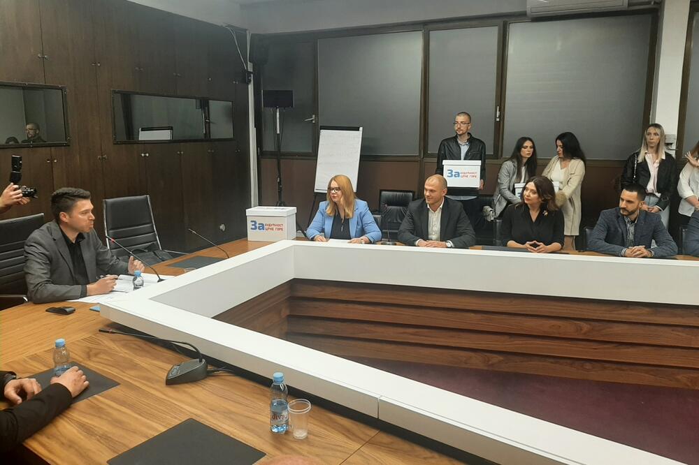 Sa predaje liste, Foto: Nikola Dragaš