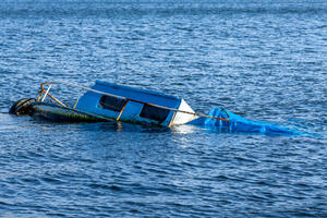 Prevrnuo se kineski ribarski brod u Indijskom okeanu, 39 osoba se...