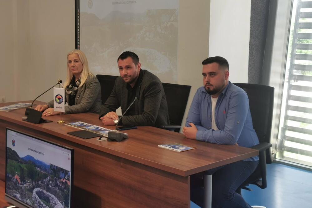 Prezentovanje brošure, Foto: Svetlana Mandić