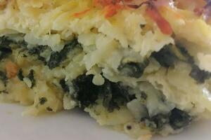 Kad vam dosadi obična: Napravite musaku od krompira i spanaća