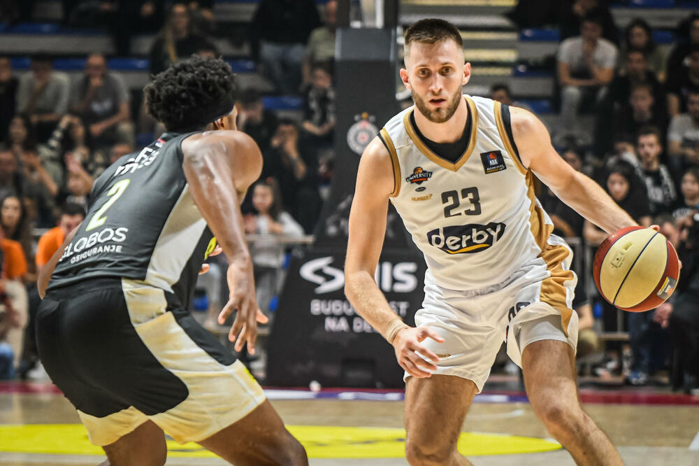 ”Bićemo rasterećeni, kao i u Beogradu”: Mateo Drežnjak u duelu sa Zekom Ledejom, Foto: kk partizan / dragana stjepanović