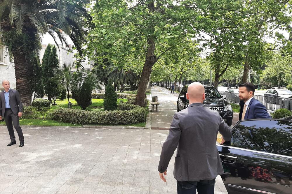 Milatović dolazi na sastanak, Foto: Nikola Dragaš