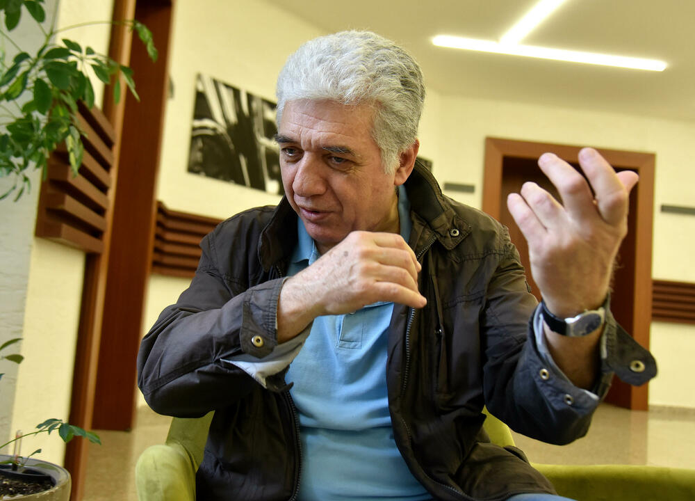 Ono što dirigent pokazuje rukama, ja pokazujem violinom i pokretom: Krstić