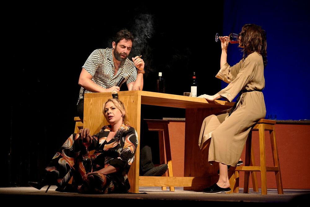 Scena iz predstave: Pejović, Ivona Čović, Vanja Jovićević