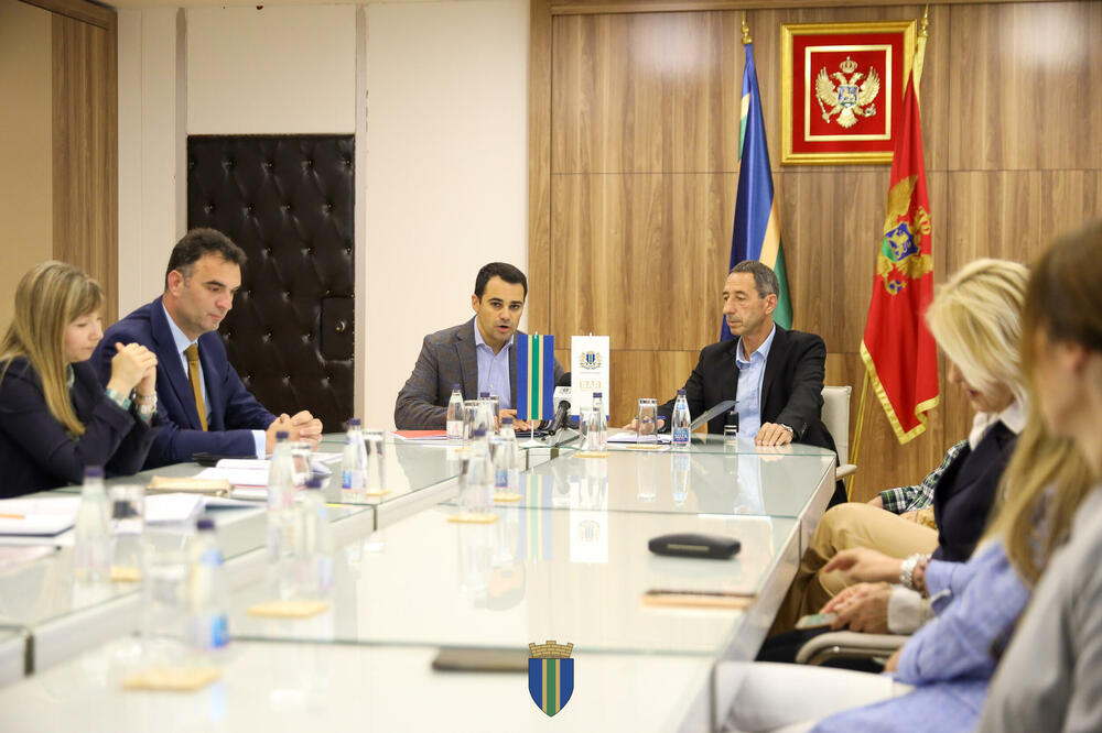 Sa potpisivanja ugovora, Foto: Opština Bar