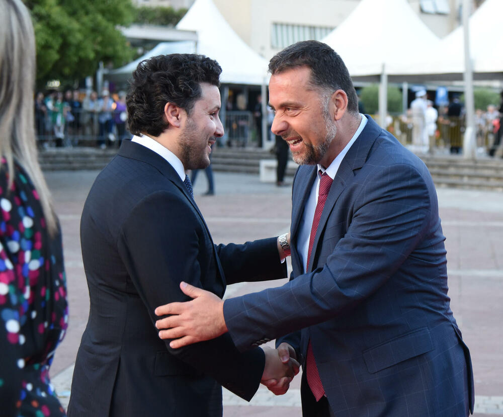 <p>Crna Gora je konačno ujedinjena i potrebno je fokusirati se na njen razvoj, poručio je premijer Dritan Abazović na ceremoniji</p>