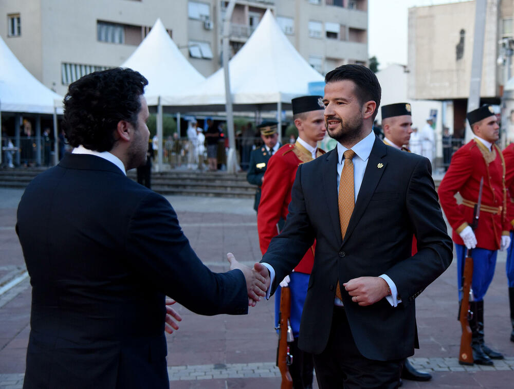 <p>Crna Gora je konačno ujedinjena i potrebno je fokusirati se na njen razvoj, poručio je premijer Dritan Abazović na ceremoniji</p>