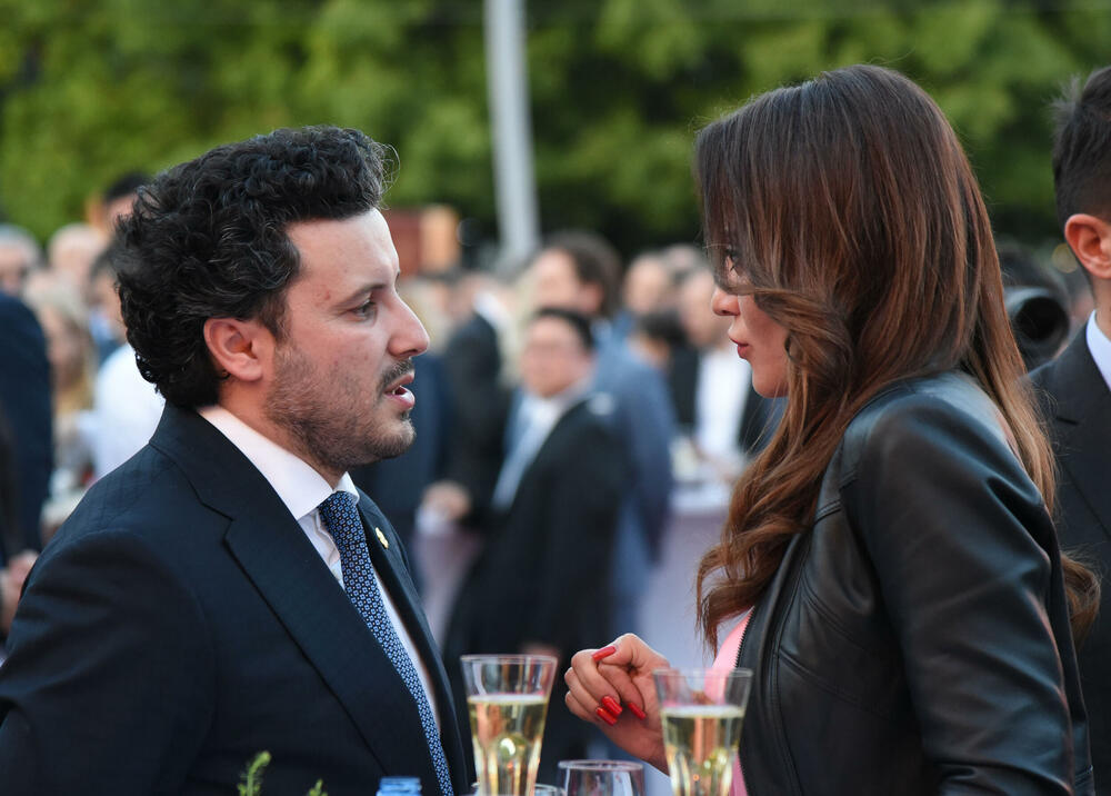 <p>Crna Gora je konačno ujedinjena i potrebno je fokusirati se na njen razvoj, poručio je premijer Dritan Abazović na ceremoniji</p>