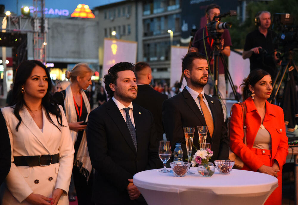 <p>Crna Gora je konačno ujedinjena i potrebno je fokusirati se na njen razvoj, poručio je premijer Dritan Abazović na ceremoniji</p>