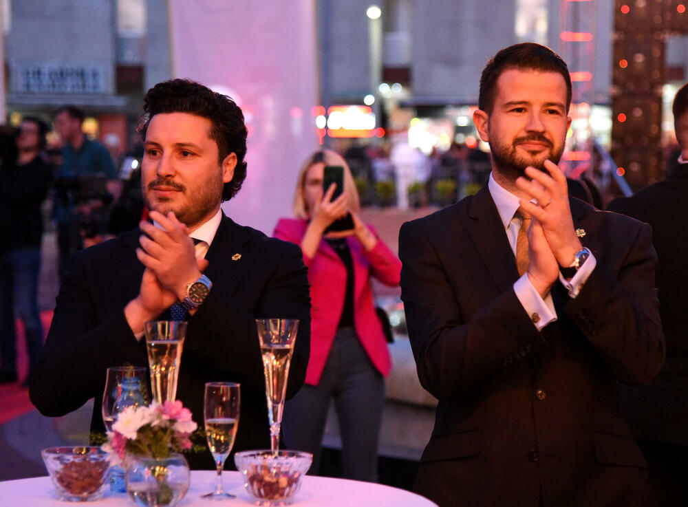 <p>Crna Gora je konačno ujedinjena i potrebno je fokusirati se na njen razvoj, poručio je premijer Dritan Abazović na ceremoniji</p>