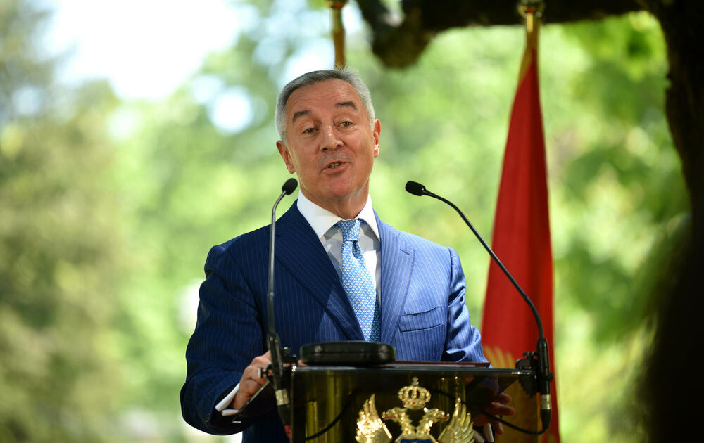 Ostaje u politici, ali želi da predahne od stranačkih funkcija: Đukanović