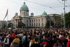 Masovan protest u Beogradu: Dio građana će provesti noć na autoputu