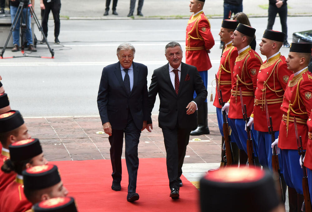 <p>Predsjednik Jakov Milatović inaugurisan je danas na sjednici u Skupštini Crne Gore, u Podgorici. Pogledajte fotografije koje je zabilježio foto reporter "Vijesti" Luka Zeković.</p>