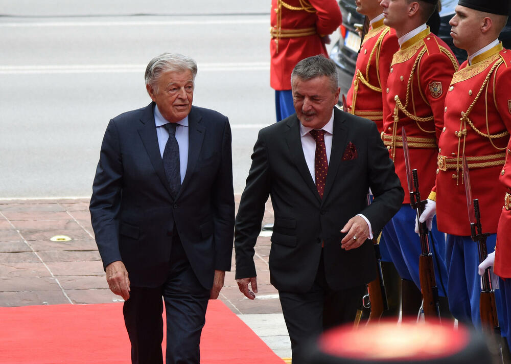 <p>Predsjednik Jakov Milatović inaugurisan je danas na sjednici u Skupštini Crne Gore, u Podgorici. Pogledajte fotografije koje je zabilježio foto reporter "Vijesti" Luka Zeković.</p>