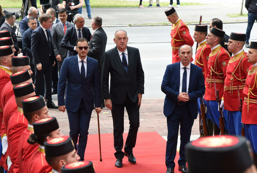<p>Predsjednik Jakov Milatović inaugurisan je danas na sjednici u Skupštini Crne Gore, u Podgorici. Pogledajte fotografije koje je zabilježio foto reporter "Vijesti" Luka Zeković.</p>