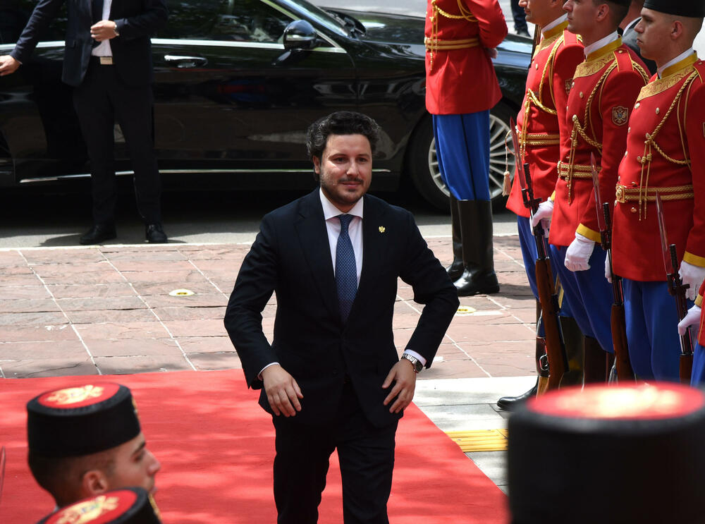 <p>Predsjednik Jakov Milatović inaugurisan je danas na sjednici u Skupštini Crne Gore, u Podgorici. Pogledajte fotografije koje je zabilježio foto reporter "Vijesti" Luka Zeković.</p>
