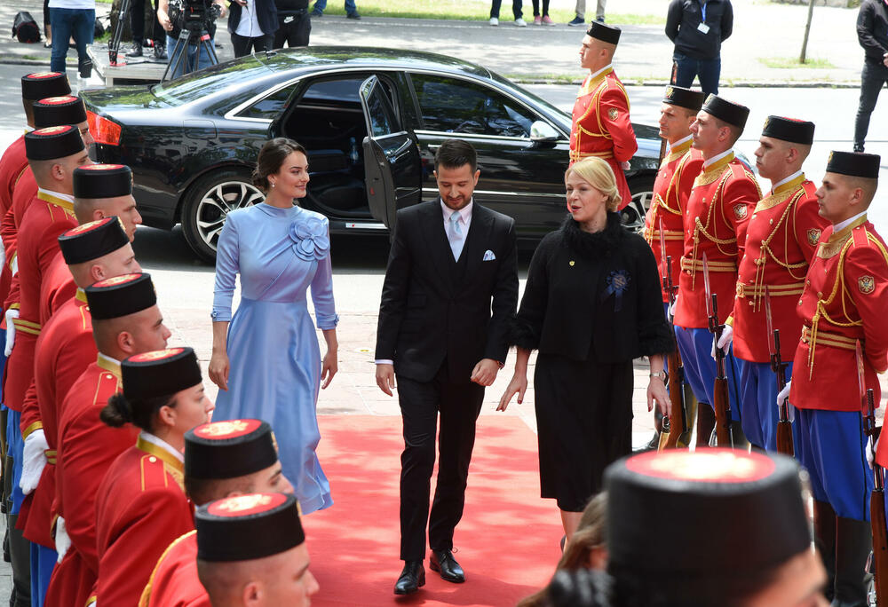 <p>Predsjednik Jakov Milatović inaugurisan je danas na sjednici u Skupštini Crne Gore, u Podgorici. Pogledajte fotografije koje je zabilježio foto reporter "Vijesti" Luka Zeković.</p>