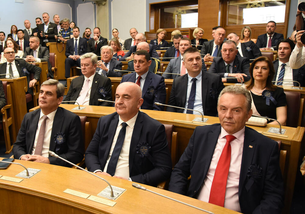 <p>Predsjednik Jakov Milatović inaugurisan je danas na sjednici u Skupštini Crne Gore, u Podgorici. Pogledajte fotografije koje je zabilježio foto reporter "Vijesti" Luka Zeković.</p>