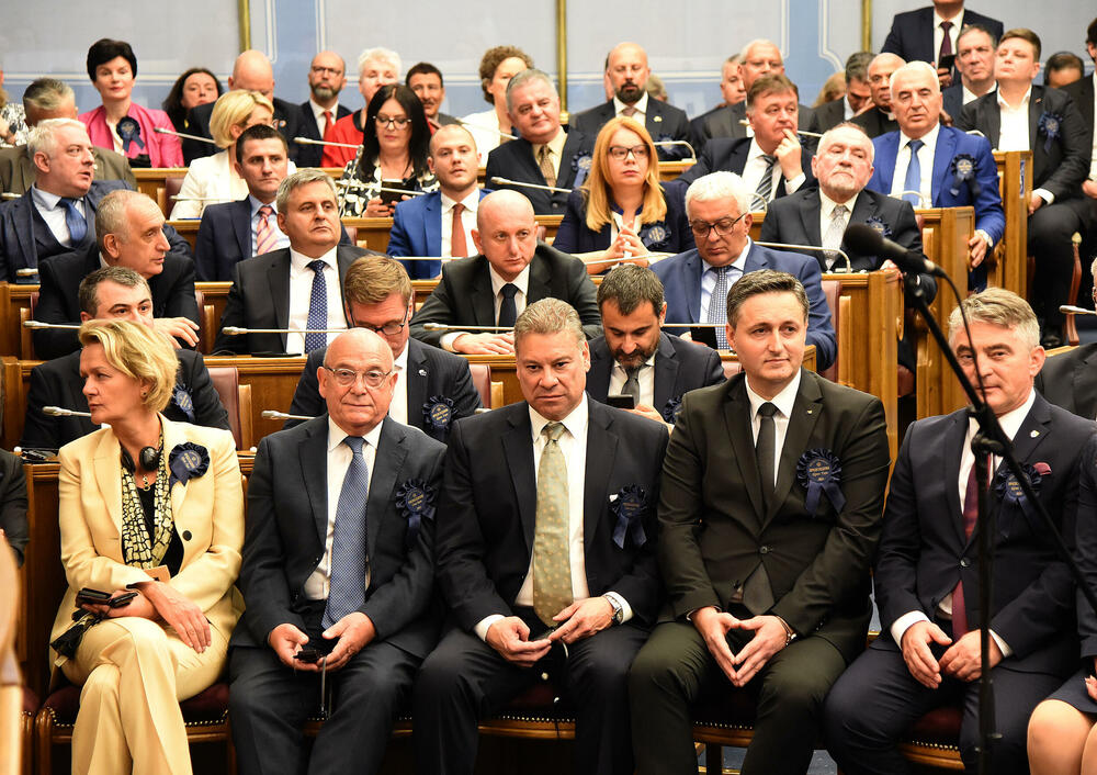 <p>Predsjednik Jakov Milatović inaugurisan je danas na sjednici u Skupštini Crne Gore, u Podgorici. Pogledajte fotografije koje je zabilježio foto reporter "Vijesti" Luka Zeković.</p>