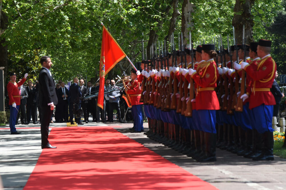 <p>Predsjednik Jakov Milatović inaugurisan je danas na sjednici u Skupštini Crne Gore, u Podgorici. Pogledajte fotografije koje je zabilježio foto reporter "Vijesti" Luka Zeković.</p>