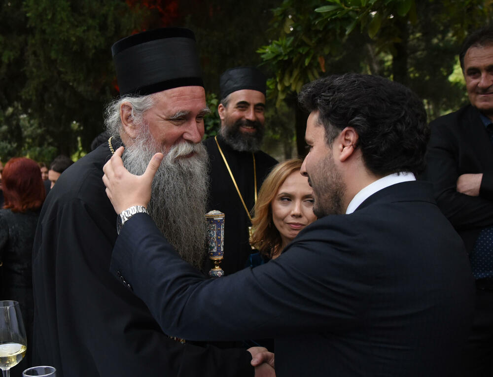 <p>Predsjednik Jakov Milatović sa suprugom Milenom večeras je u Vili Gorica priredio svečani prijem, kojem je prisustvovalo oko 700 zvanica. Pogledajte fotografije koje je zabilježio foto reporter "Vijesti" Luka Zeković.</p>