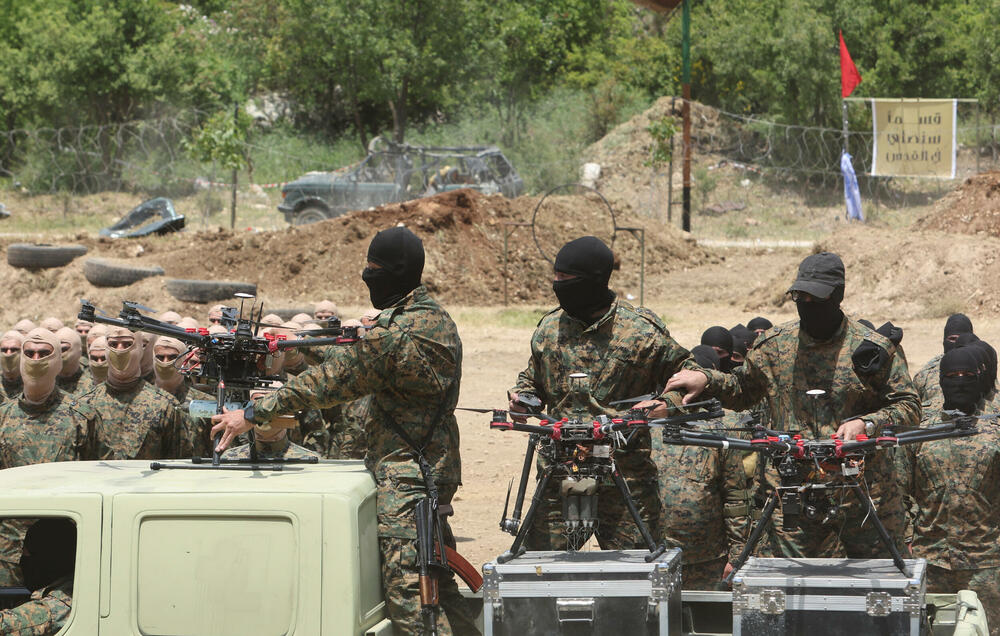 <p>Vježba je održana uoči Dana oslobođenja kojim se obilježava povlačenje izraelskih snaga iz južnog Libana 25. maja 2000. godine i poslije nedavne eskalacije nasilja između Izraela i Islamskog džihada u pojasu Gaze, sa kojim je proiranski Hezbolah već dugo povezan</p>