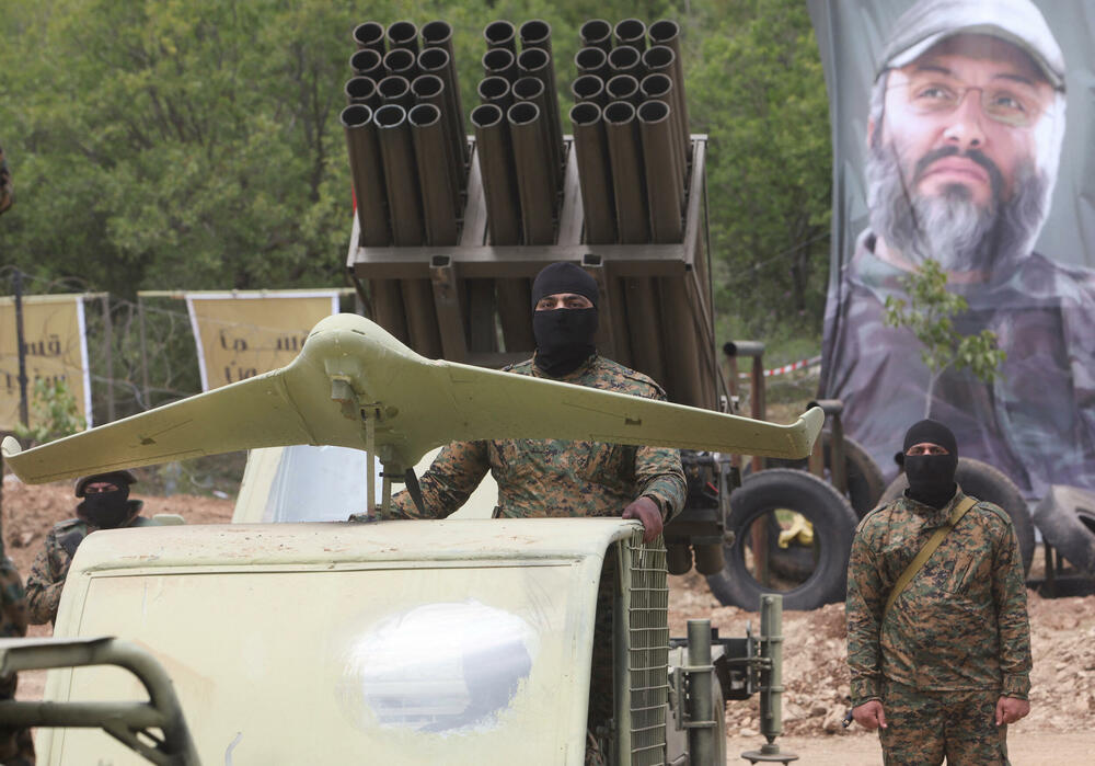 <p>Vježba je održana uoči Dana oslobođenja kojim se obilježava povlačenje izraelskih snaga iz južnog Libana 25. maja 2000. godine i poslije nedavne eskalacije nasilja između Izraela i Islamskog džihada u pojasu Gaze, sa kojim je proiranski Hezbolah već dugo povezan</p>