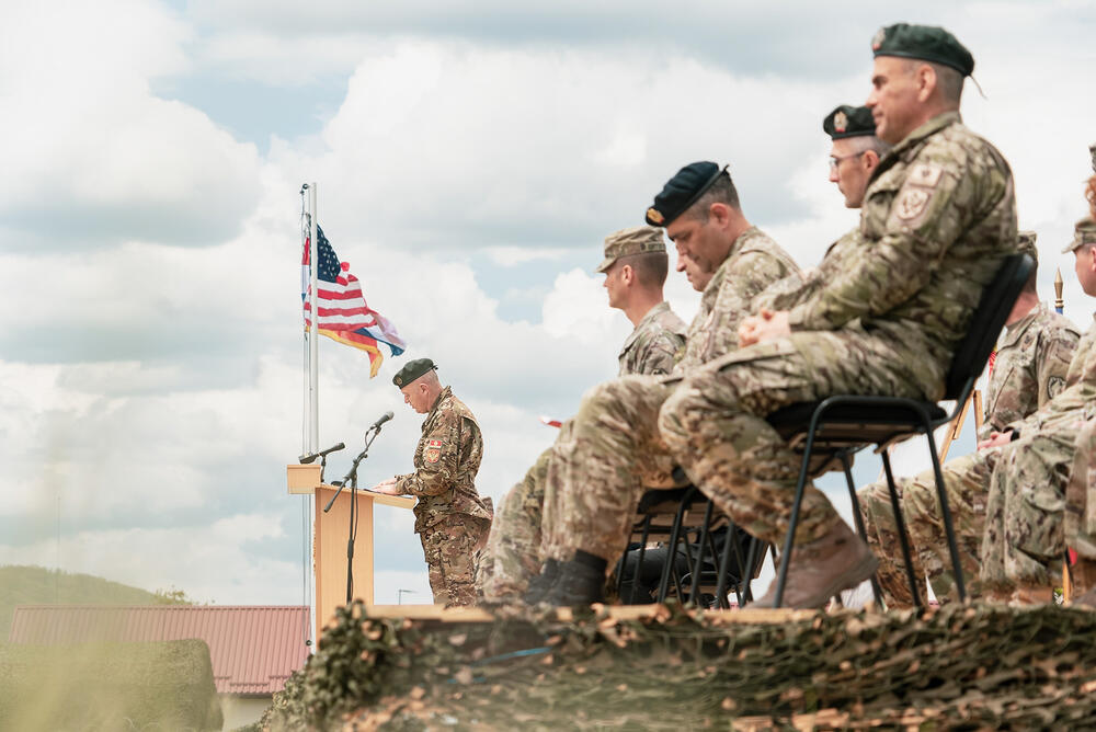 <p>Načelnik Generalštaba VCG Zoran Lazarević, na otvaranju vježbe, kazao je da VCG, uz NATO saveznike, nastavlja da u kontinuitetu uvježbava kompleksne radnje i da ulaže u razvoj borbenih jedinica kako bi garantovala sigurnost građana i doprinosila odbrambenim kapacitetima Alijanse</p>