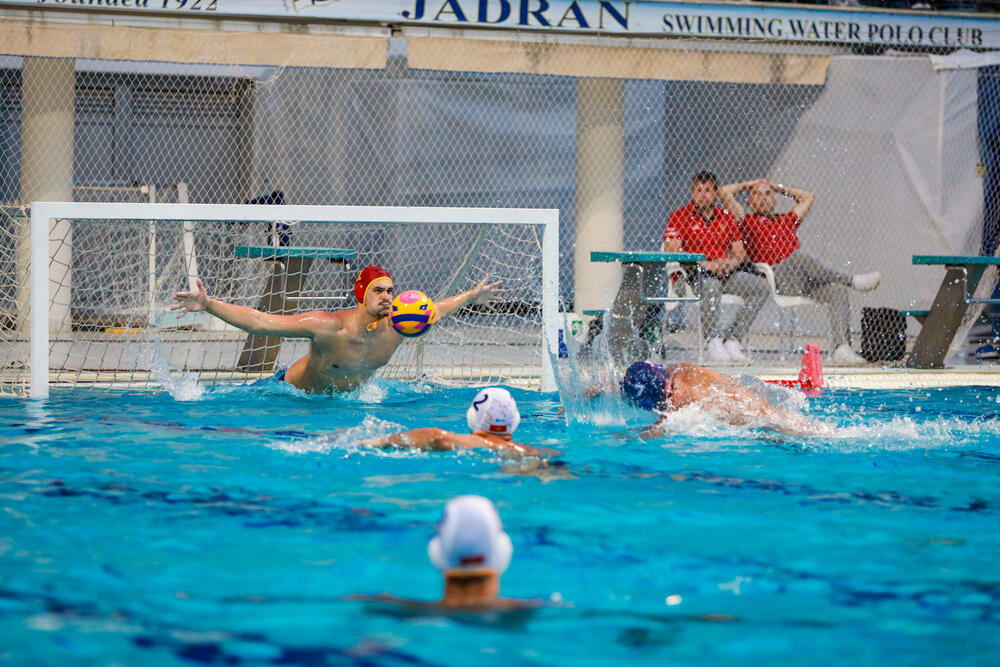 <p>Kombinovana selekcija, sastavljena od igrača iz domaćih klubova, kao i kandidata za U20 reprezentaciju, počela u sporom ritmu, ali slavila 13:9 protiv ekipe Petra Porobića</p>