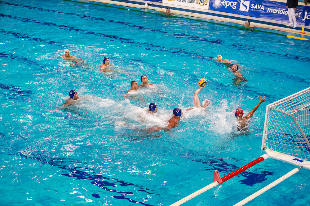 <p>Kombinovana selekcija, sastavljena od igrača iz domaćih klubova, kao i kandidata za U20 reprezentaciju, počela u sporom ritmu, ali slavila 13:9 protiv ekipe Petra Porobića</p>