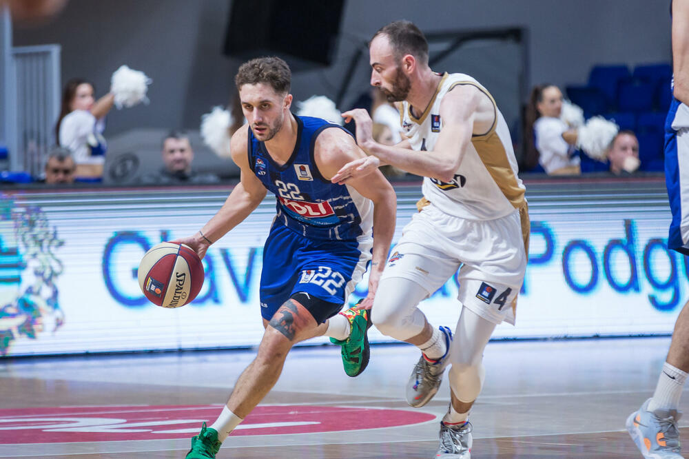 Igor Drobnjak (Budućnost Voli) i Nikola Pavlićević (SC Derbi) na utakmici u Admiralbet ABA ligi, Foto: KK Budućnost Voli/Filip Roganović