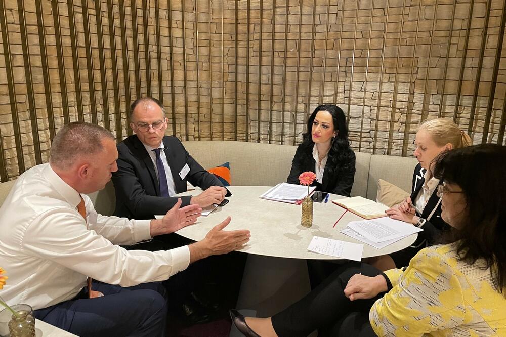 Raičević, Bolen i Van Dajk na sastanku, Foto: Ministarstvo finansija