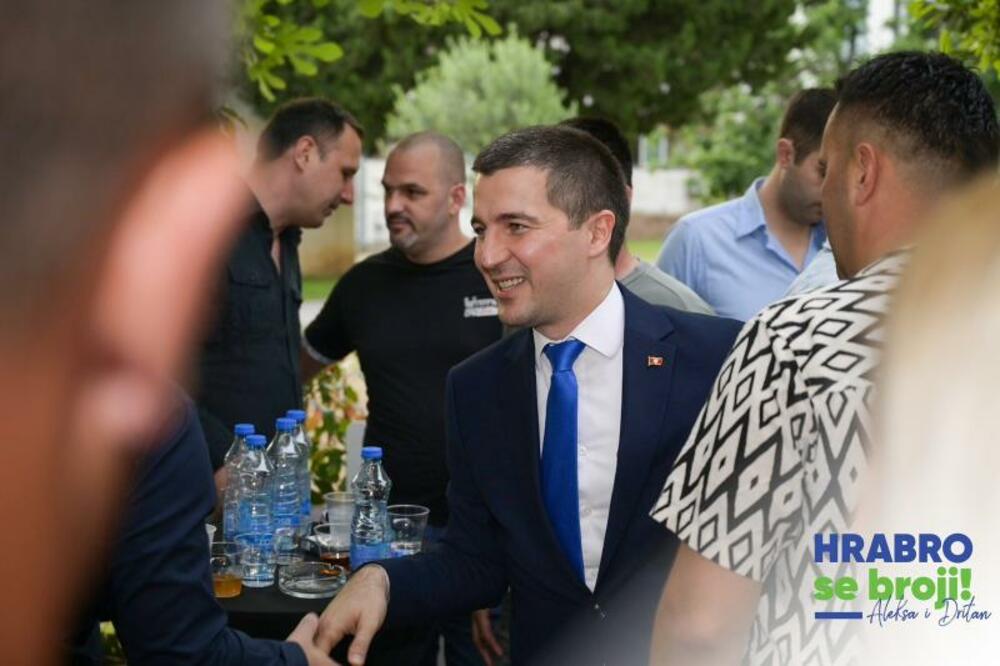 Bečić na otvaranju kancelarije Demokrata u Budvi, Foto: Demokratska Crna Gora