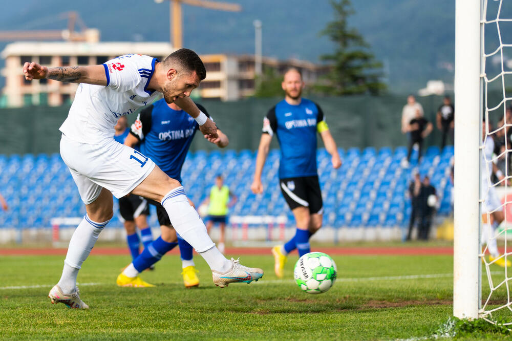 Petrović postiže gol protiv Mornara, Foto: FSCG