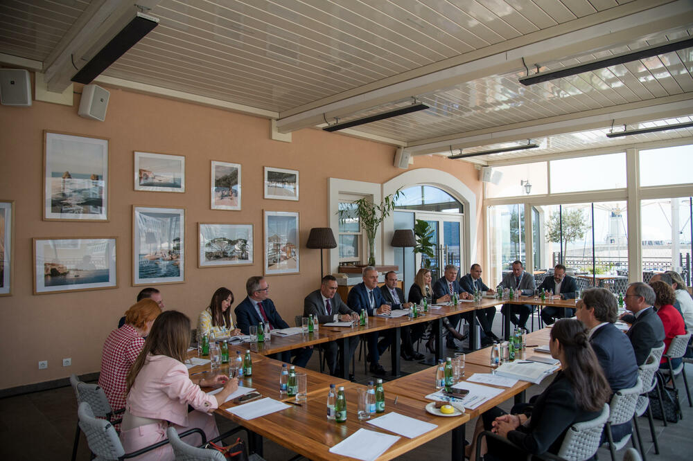 Sa sastanka, Foto: Ministarstvo finansija