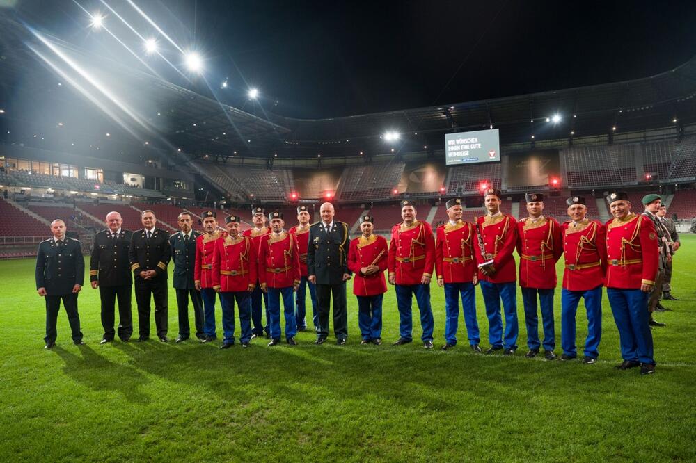 <p>Iz Ministarstva su rekli da je Štrajdinger ponudio pomoć eksperata Oružanih snaga Austrije u projektovanju rekonstrukcije strelišta u kasarni "Milovan Šaranović“ u Danilovgradu</p>