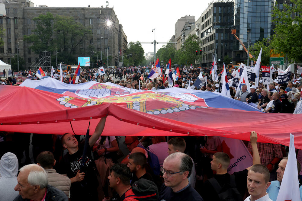 Do comício em Belgrado, Foto: Reuters