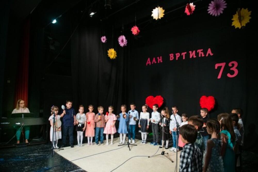 <p>Kako je rekla direktorica vrtića, Jelena Šćepanović, ove školske godine, u vrtić je upisano 248 djece, u sedam vaspitnih grupa</p>