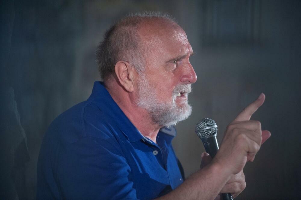 Dževad Karahasan na Trgu pjesnika u Budvi, Foto: Grad Teatar