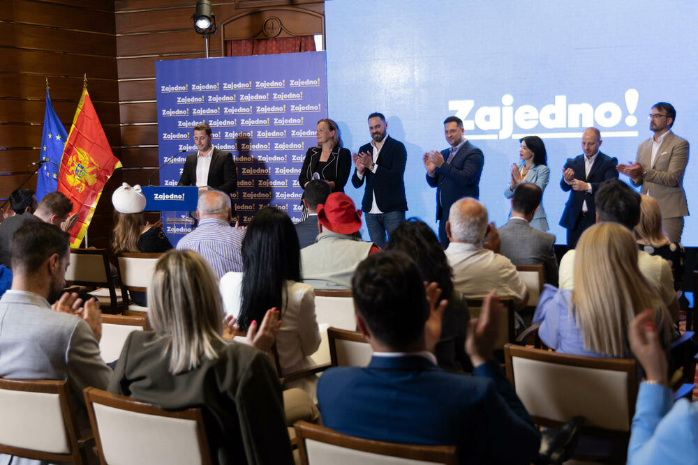 <p>Kako je saopšteno iz DPS, Živković je na tribini u Kotoru, kazao da se odlučuje „hoćemo li da gradimo ozbiljno, odgovorno društvo da zarađujemo i privređujemo a da ne pozajmljujemo“</p>