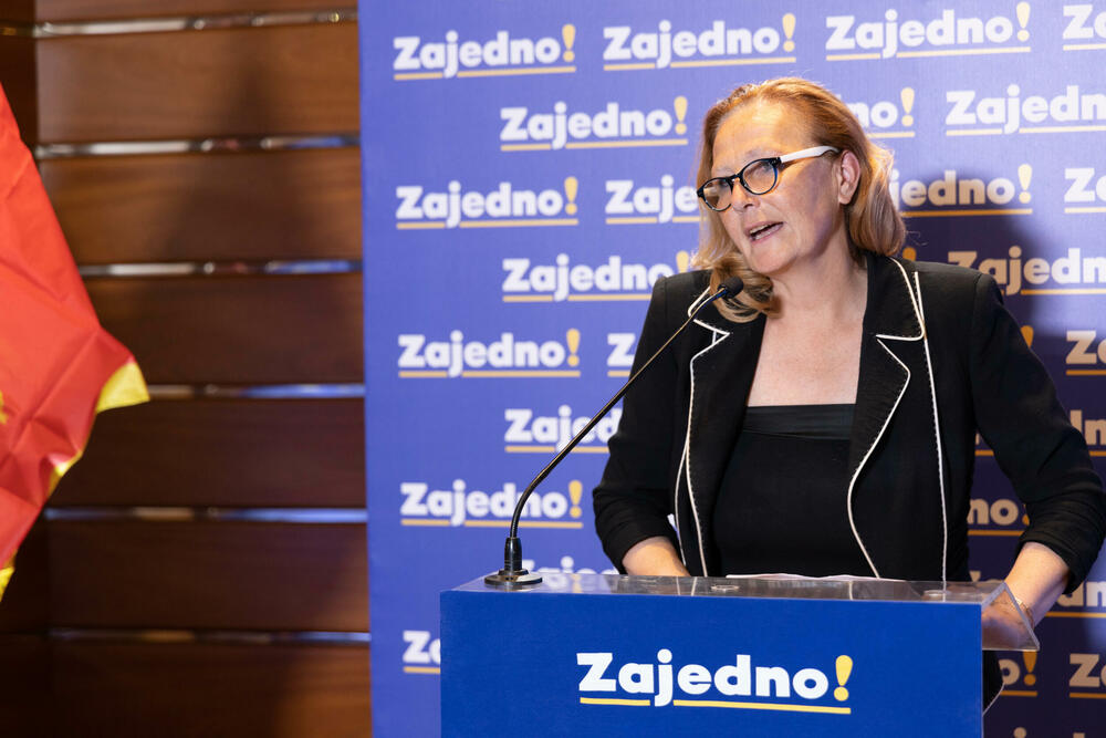 <p>Kako je saopšteno iz DPS, Živković je na tribini u Kotoru, kazao da se odlučuje „hoćemo li da gradimo ozbiljno, odgovorno društvo da zarađujemo i privređujemo a da ne pozajmljujemo“</p>