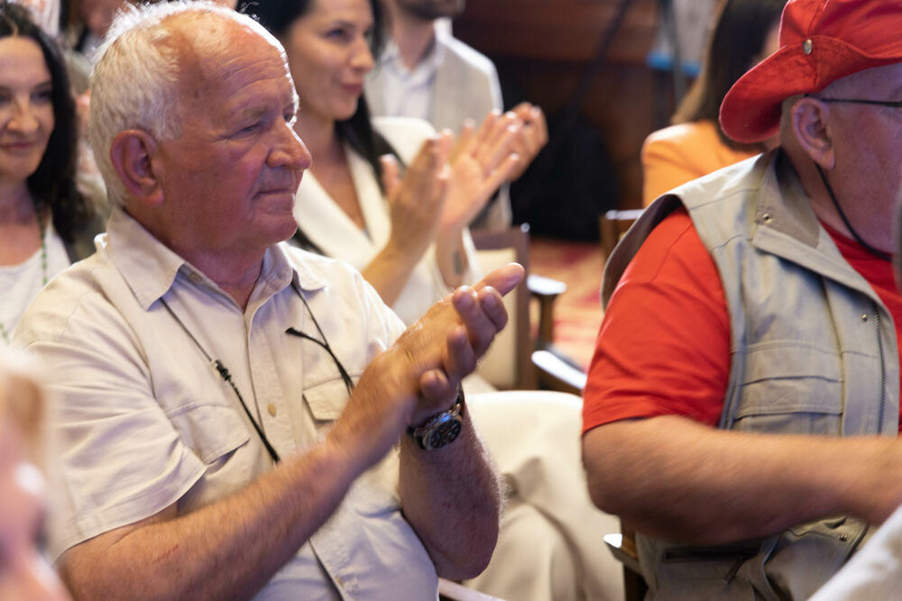 <p>Kako je saopšteno iz DPS, Živković je na tribini u Kotoru, kazao da se odlučuje „hoćemo li da gradimo ozbiljno, odgovorno društvo da zarađujemo i privređujemo a da ne pozajmljujemo“</p>