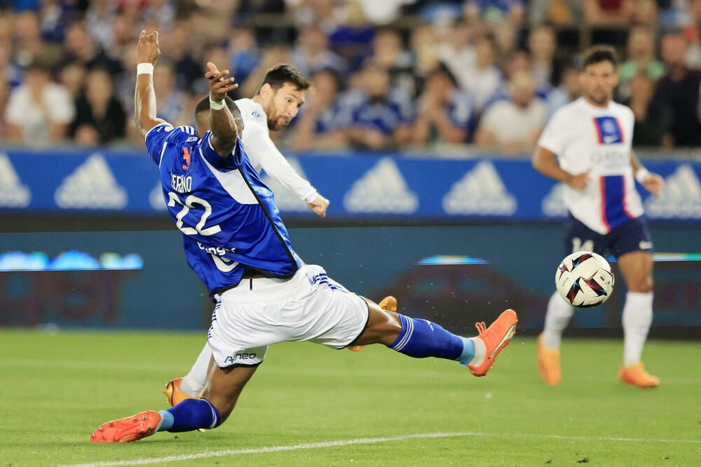 Lionel Mesi daje gol u Strazburu, Foto: REUTERS/Pascal Rossignol