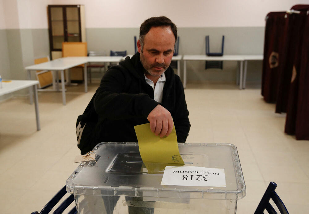 <p>U prvom krugu izbora 14. maja, Erdogan je osvojio 49,5 posto glasova, a lider turske opozicije Kemal Kiličdaroglu, skupio je 44,89 posto glasova</p>