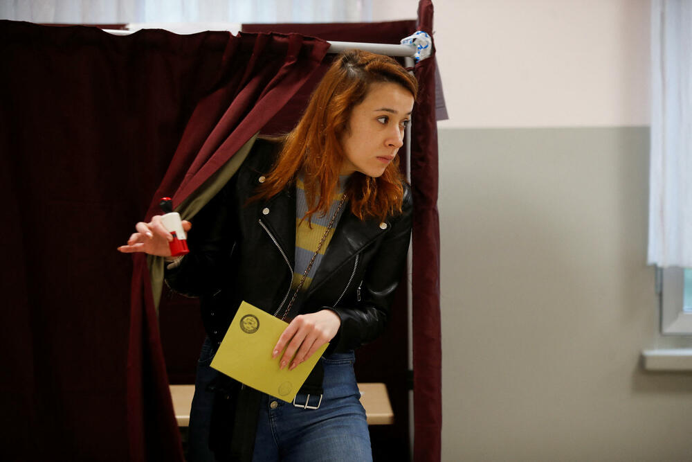 <p>U prvom krugu izbora 14. maja, Erdogan je osvojio 49,5 posto glasova, a lider turske opozicije Kemal Kiličdaroglu, skupio je 44,89 posto glasova</p>