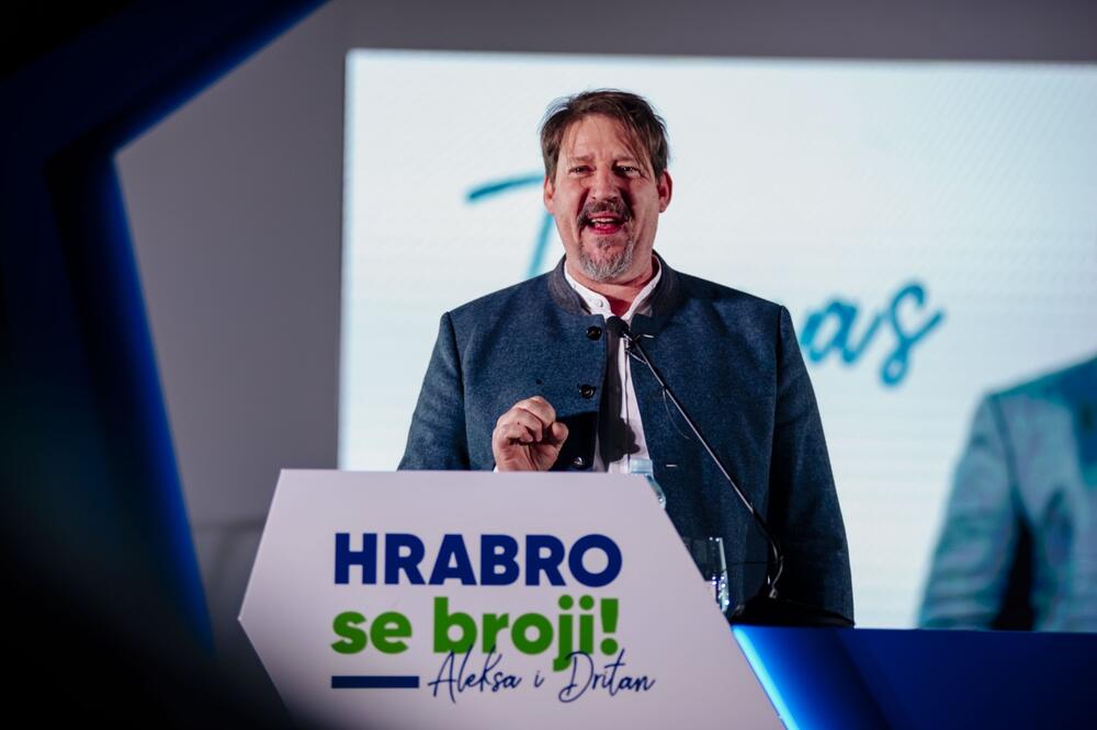 Vajs, Foto: Aleksa i Dritan - Hrabro se broji