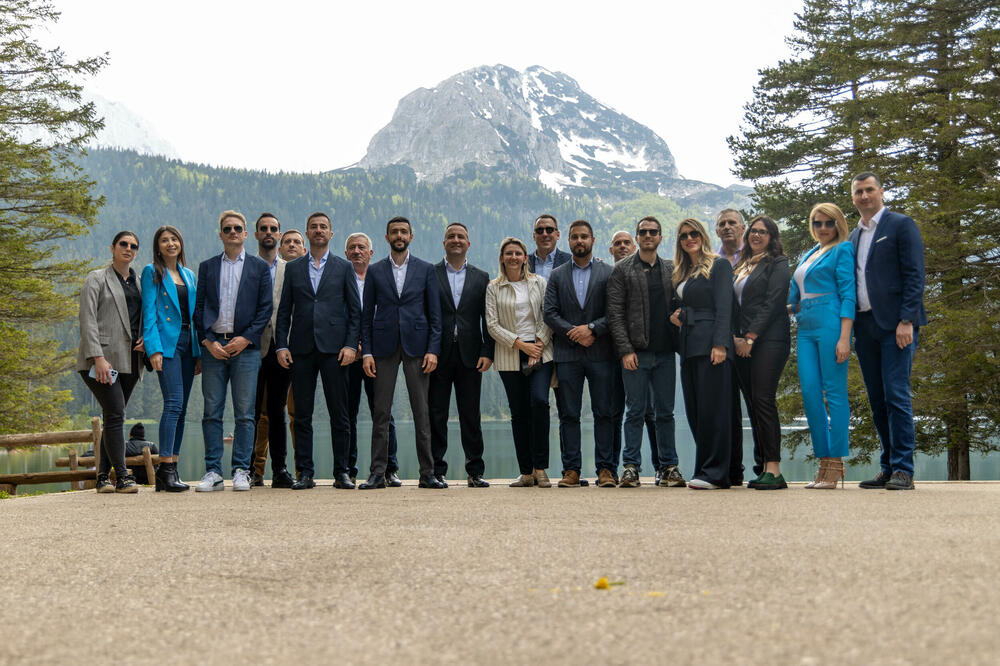 Predstavnici liste "Zajedno! Za budućnost koja ti pripada" na žabljaku, Foto: DPS