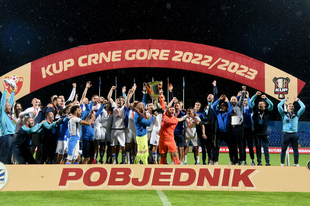 Ekipa Sutjeske koja je osvojila trofej Kupa prošle godine, Foto: Luka Zeković