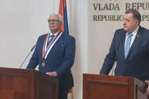 Dodik odlikovao Andriju Mandića